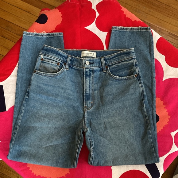 Abercrombie & Fitch The Mom High Rise Jean Sz 29 Straight Leg Frayed Hem Grunge - Picture 8 of 16